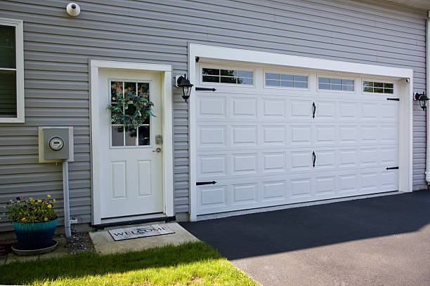 24/7 Emergency Garage Door Panel Replacement experts in River Park, FL